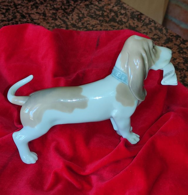 Perrito Basset de porcelana Lladró