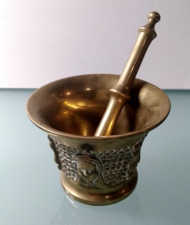 Almirez o mortero y campanilla de bronce macizo
