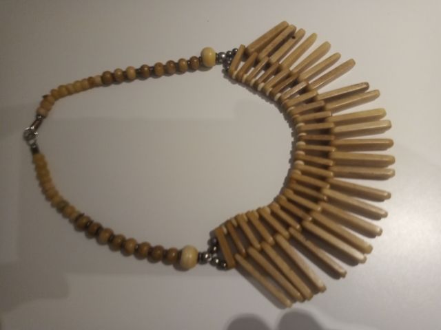 collar madera