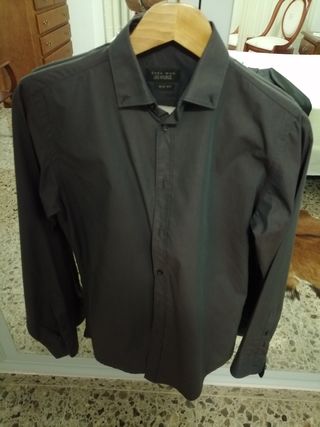Camisa gris oscuro Zara man caballero de segunda mano por 9 Camisa Zara hombre de segunda mano por 19 € en Valencia en