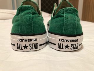 converse verdes botella