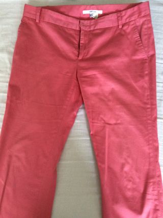 PANTALÓN PIRATA DE ZARA de segunda mano por 3 EUR en Manises en WALLAPOP