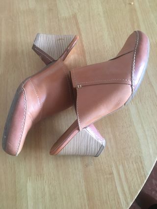 Zuecos Pikolinos Cuero de segunda mano por 15 EUR en Almería en WALLAPOP
