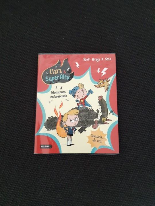 libro clara y superalex monstruos en la escuela
