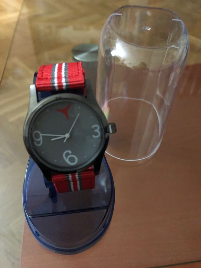 Reloj nuevo con caja