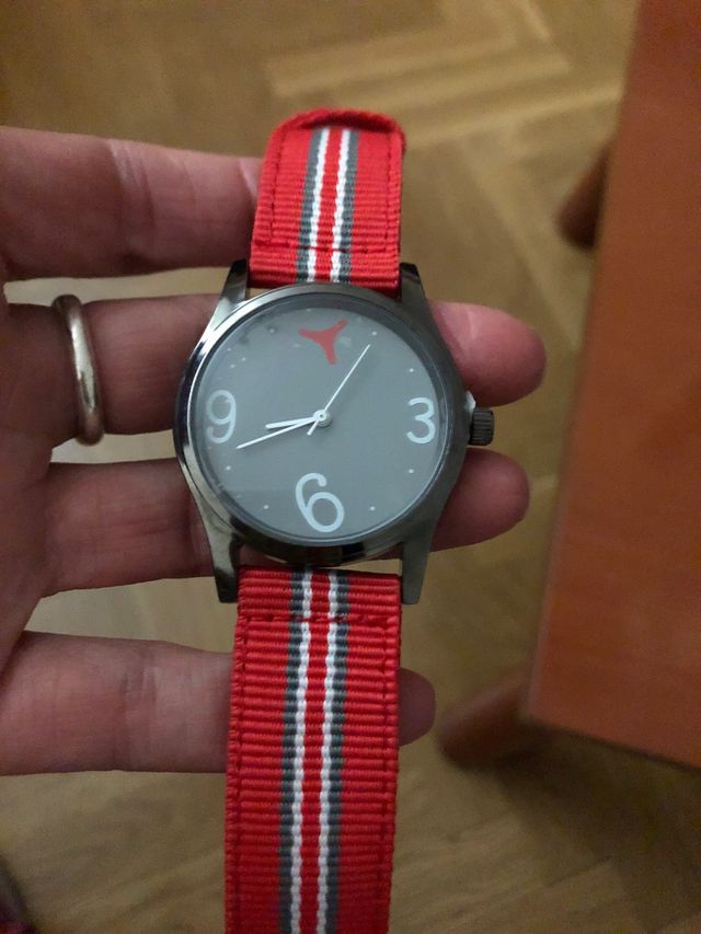 Reloj nuevo con caja