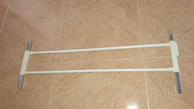 Puerta seguridad bebés escaleras de segunda mano por 50 € en Alhaurín