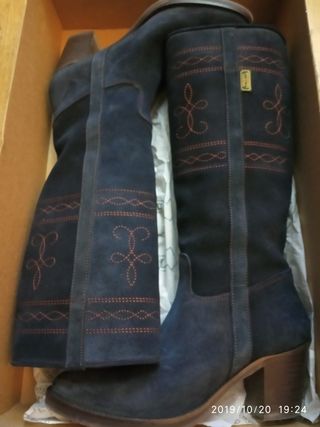 Botas mujer Valverde del Camino de segunda mano por 60 EUR en Alcalá de  Henares en WALLAPOP