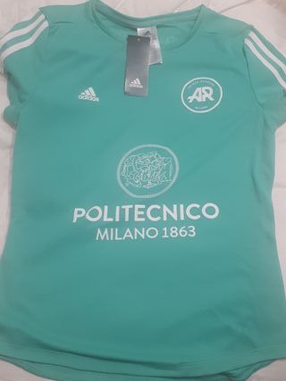Camiseta Adidas Runners de segunda mano por 10 EUR en Madrid en WALLAPOP