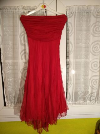 Vestido rojo fiesta palabra de honor de segunda mano por 32 EUR en Yuncos  en WALLAPOP
