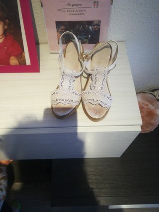 Zapatos novia ibicencos Charo ruiz de segunda mano por 60 EUR en Sant  Andreu de la Barca en WALLAPOP