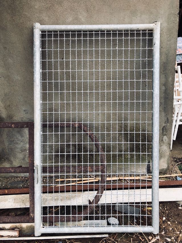 Puerta metalica de segunda mano por 49 € en Lleida en WALLAPOP