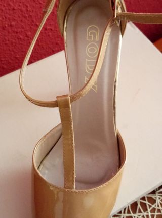 Zapato de ceremonia \\/ fiesta color rosa T-38. Gody de segunda mano por 50  EUR en Málaga en WALLAPOP