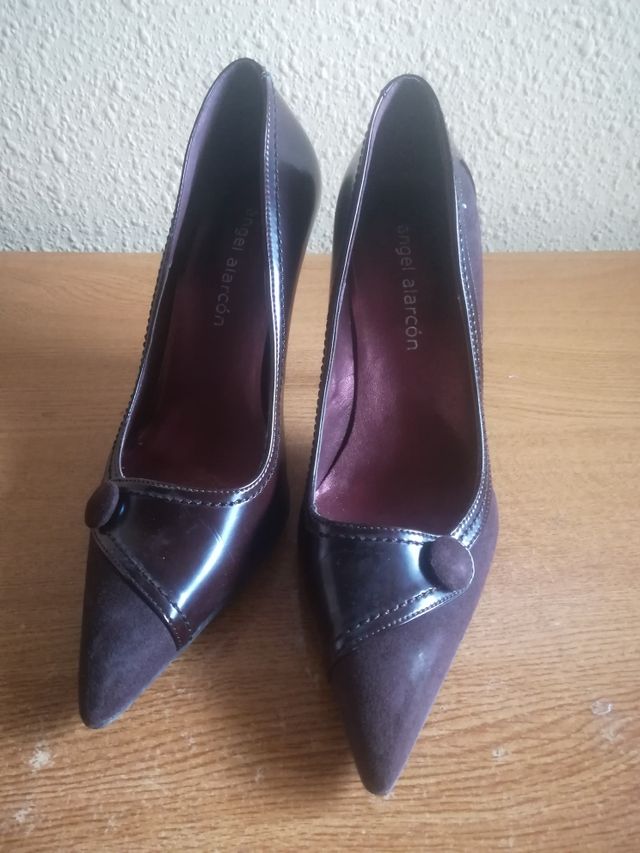 Zapatos de tacón granates