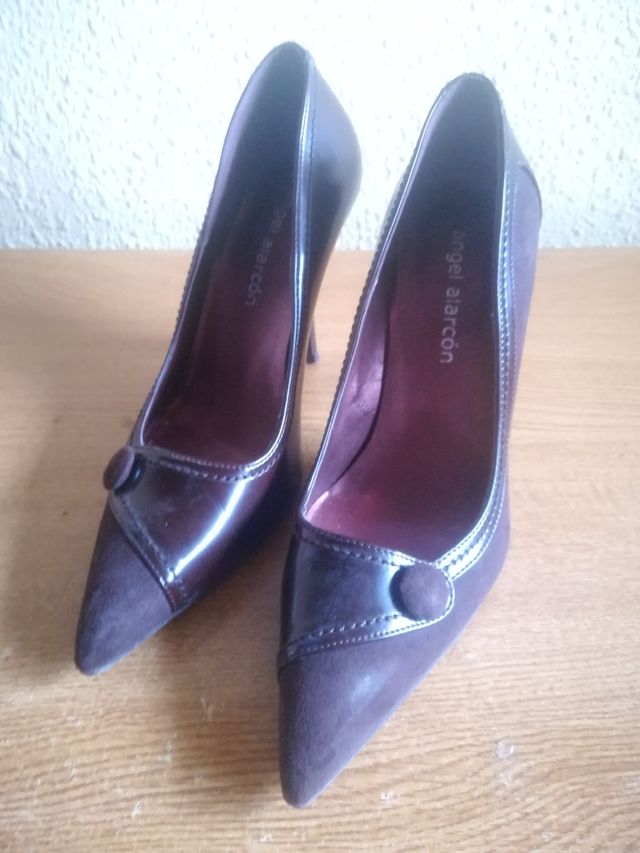Zapatos de tacón granates