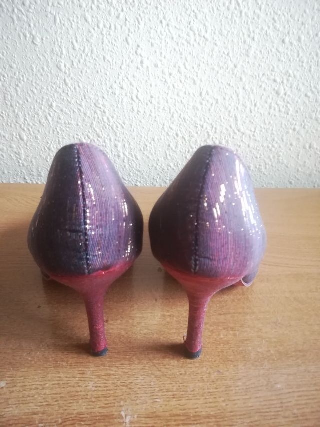Zapatos de tacón morados
