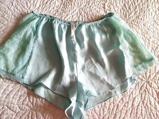 Pijama satén y encaje Oysho de segunda mano por 9 EUR en Aguadulce en  WALLAPOP