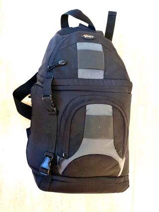 Lowepro Slingshot 200 AW mochila de segunda mano por 52 EUR en Cornellà de  Llobregat en WALLAPOP