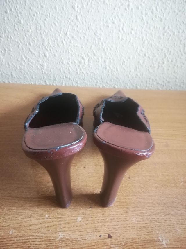 Zapatos de tacón marrones