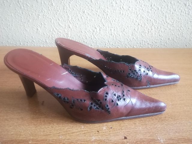 Zapatos de tacón marrones