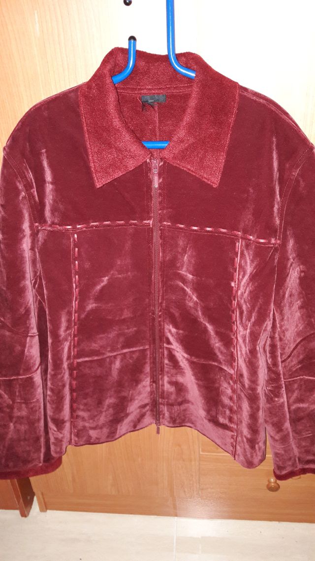 CHAQUETA TERCIOPELO ROJA. TALLA L
