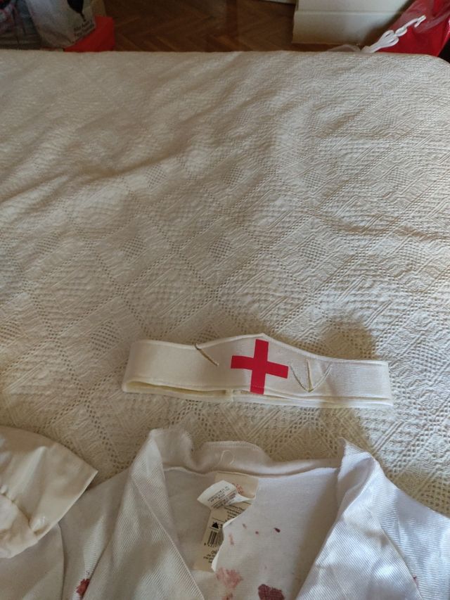 Enfermera T/única  7€y Carnicera Zombi T/