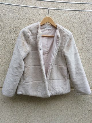 Chaquetón Pelo. Marca Sfera (El Corte Inglés) de segunda mano por 20 EUR en  Santa Marta de Tormes en WALLAPOP