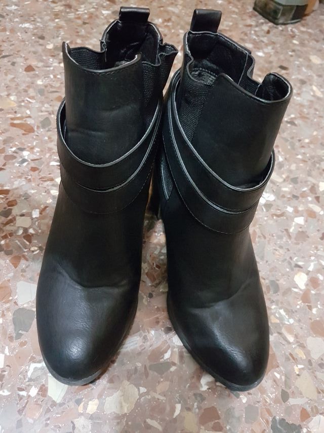 BOTINES NEGROS