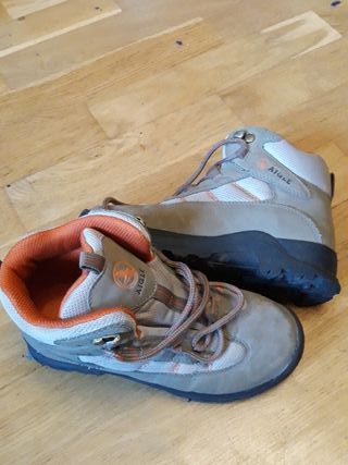 Botas montaña\\/senderismo AIGLE n°34 de segunda mano por 18 EUR en León en  WALLAPOP