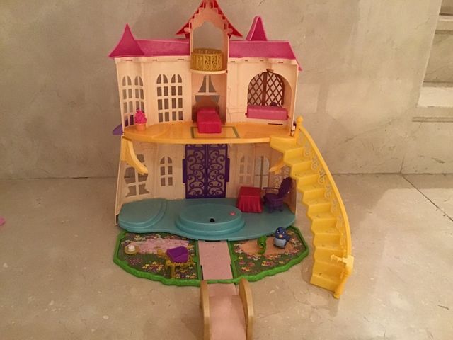 Casa infantil Princesa Sofía con jardín extraible