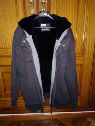 Cazadora sudadera de segunda mano por 20 EUR en Betanzos en WALLAPOP