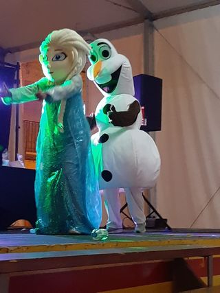 Disfraz Cabezon Frozen de segunda mano en Zaragoza en WALLAPOP