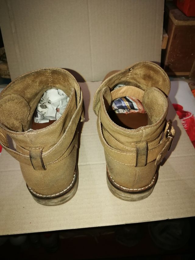 Botines de señora muy poco usados.