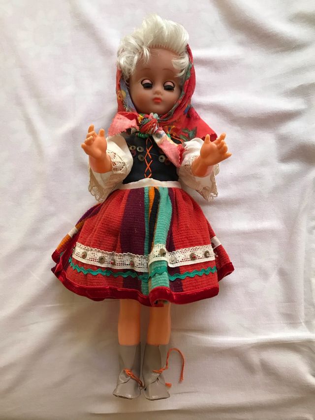 Muñeca traje folclore años 60