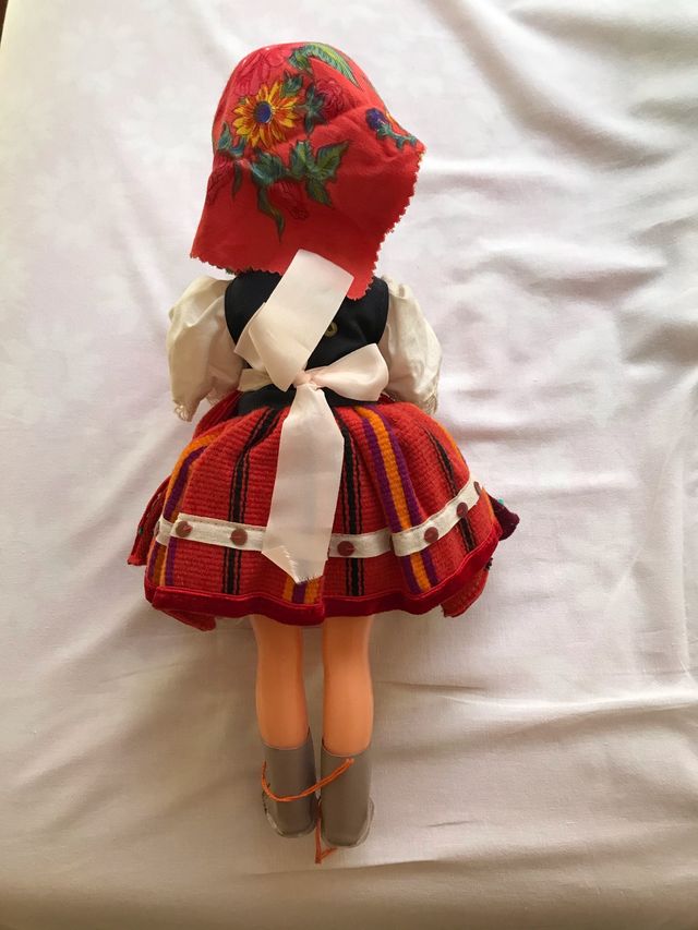 Muñeca traje folclore años 60
