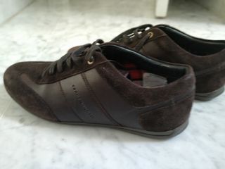 Zapatillas hombre piel Tommy Hilfiger de segunda mano por 65 EUR en Sevilla  en WALLAPOP