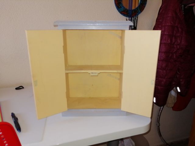 armario madera casa de muñecas.