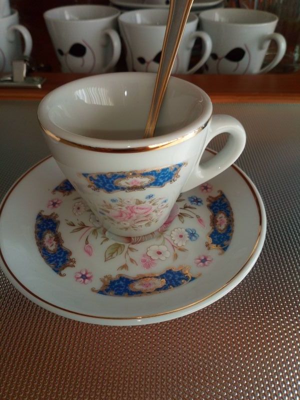 Juego de café porcelana filo dorado