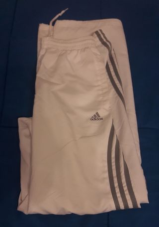chandal adidas apretado