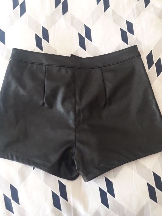pantalones cortos cuero talla 38. NUEVOS