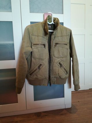Chaqueta,cazadora, abrigo, mujer, Lee de segunda mano por 17 EUR en Alcalá  de Henares en WALLAPOP