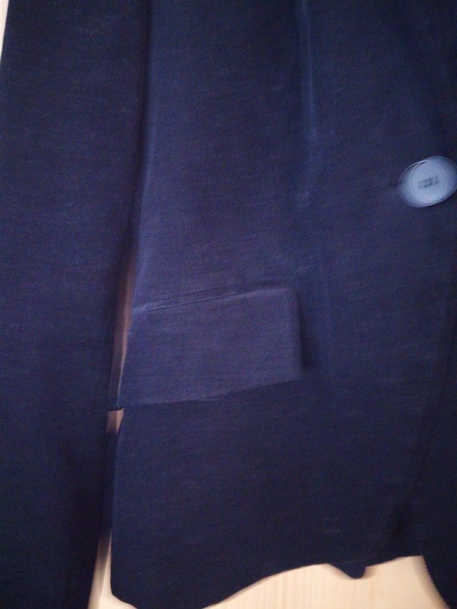 Americana ceñida de paño negra