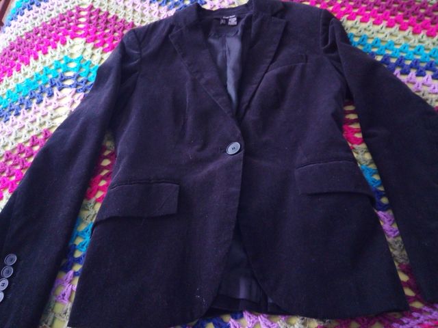 Americana ceñida de paño negra