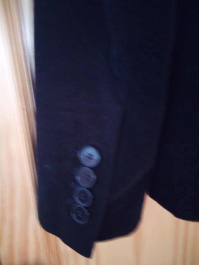 Americana ceñida de paño negra