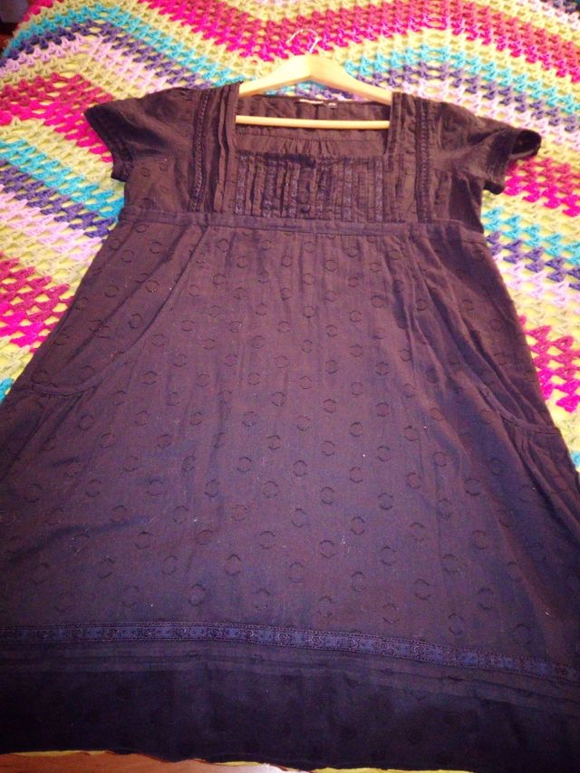 Vestido negro bordado