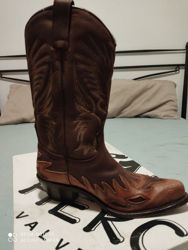 Botas tejanas de segunda mano por 100 EUR en La Puebla de Alfindén