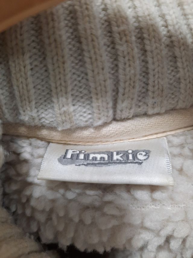 Casaco de ovelha pequena.