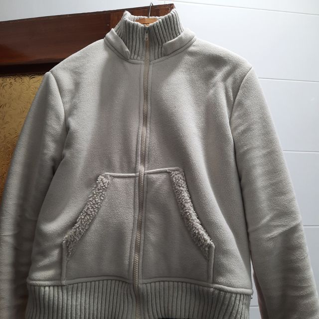 Casaco de ovelha pequena.