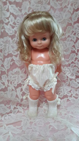 muñeca graciosa de famosa