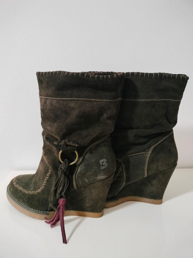 Botas de cuña marrones